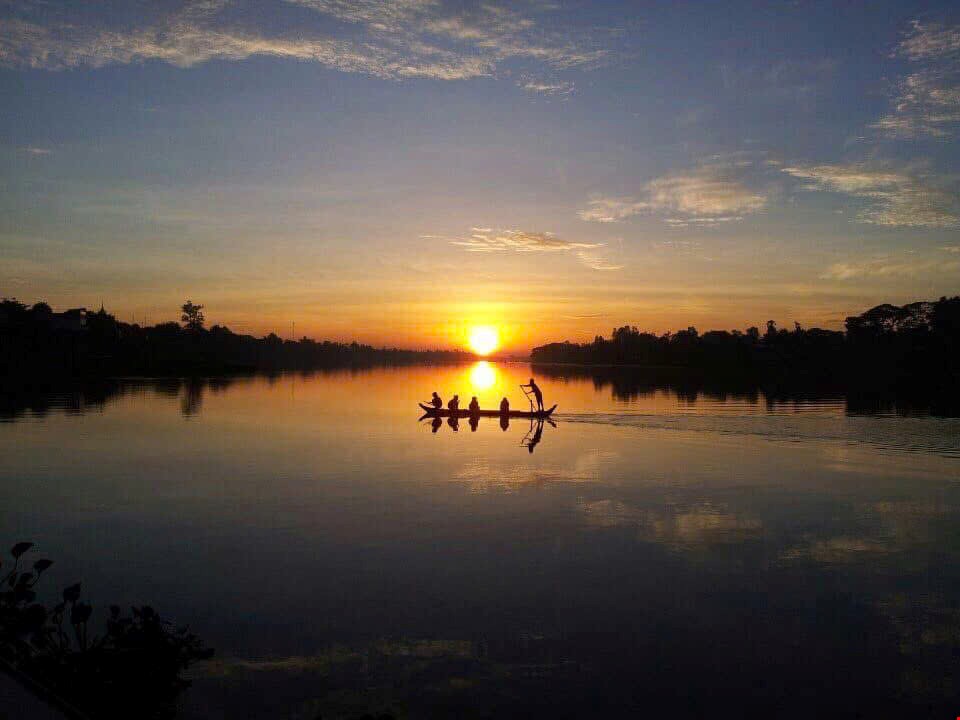 SUNSET WITH PRIVATE SAMPAN